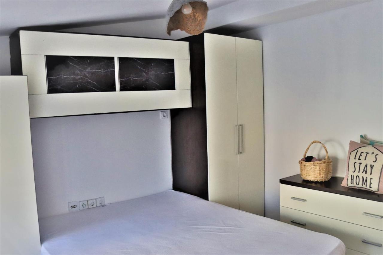 Malda'S Apartment Pristina Esterno foto